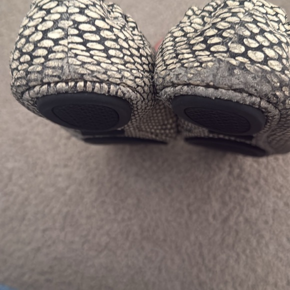 Black and white snake skin Tory Burch flats size 9 - Picture 3 of 4